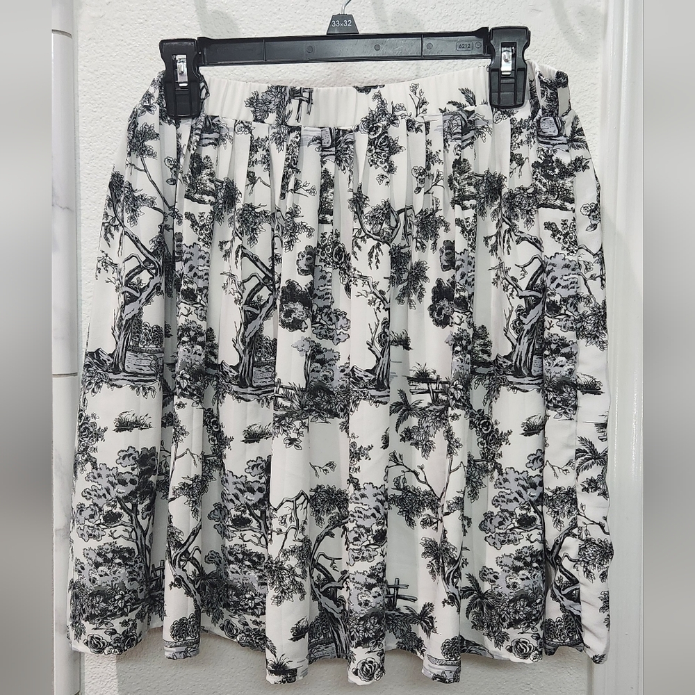 Banana Republic Black and White Pleated Skirt